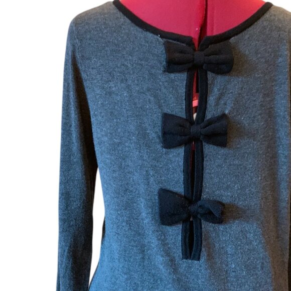 TWIK - Gray with black trim - Sweater with Bows in Back long sleeves - Large - Picture 2 of 12